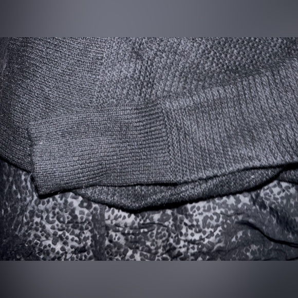 Banana Republic women's black sweater - Picture 6 of 6